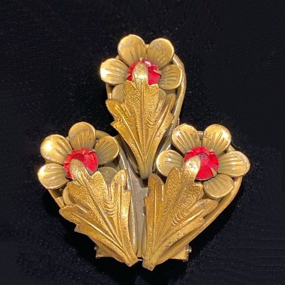 Vintage Brass And Rhinestone Flower Sweater Clip - Picture 10 of 11